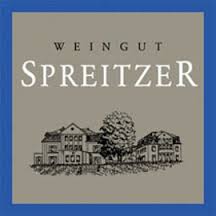 Etikett des Weinguts Spreitzer mit gezeichneter Gebäudeansicht, blauem Rahmen.
