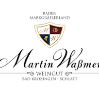 Wappen mit Initialen "MW", Schriftzug "Martin Waßmer", Farben: Weiß, Blau, Rot, Gold.